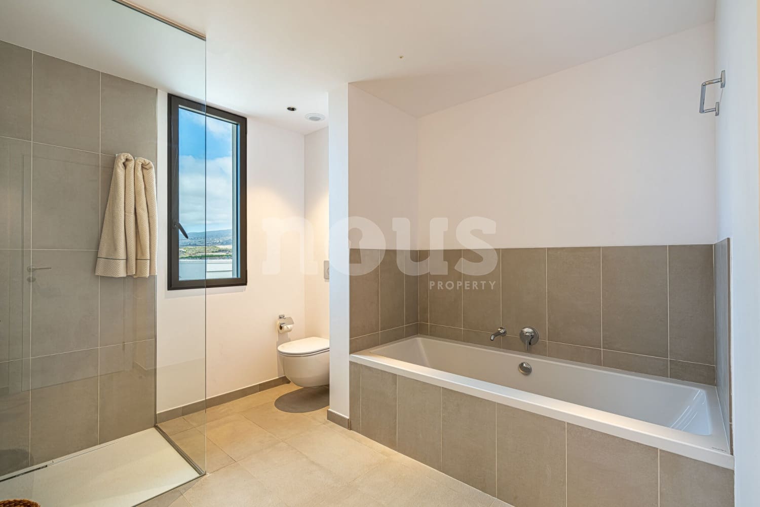 3 soverom Villa til salgs i Guia de Isora med svømmebasseng - € 1 979 000 (Ref: 8637975)