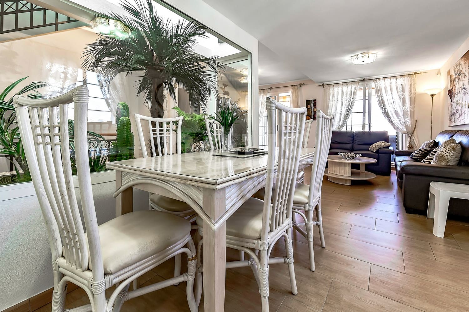 3 soveværelse Rækkehus til salg i Playa del Duque med swimmingpool - € 920.000 (Ref: 8695966)