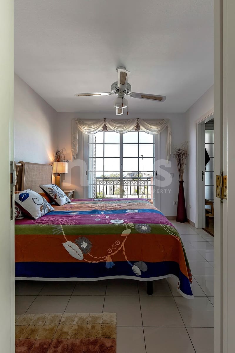 3 soveværelse Rækkehus til salg i Playa del Duque med swimmingpool - € 920.000 (Ref: 8695966)