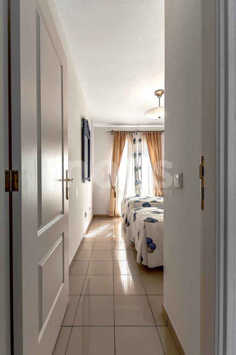 3 soveværelse Rækkehus til salg i Playa del Duque med swimmingpool - € 920.000 (Ref: 8695966)