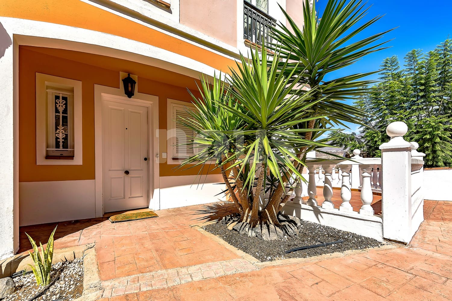 3 soveværelse Rækkehus til salg i Playa del Duque med swimmingpool - € 920.000 (Ref: 8695966)