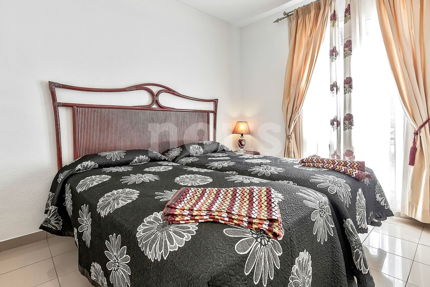 3 soveværelse Rækkehus til salg i Playa del Duque med swimmingpool - € 920.000 (Ref: 8695966)