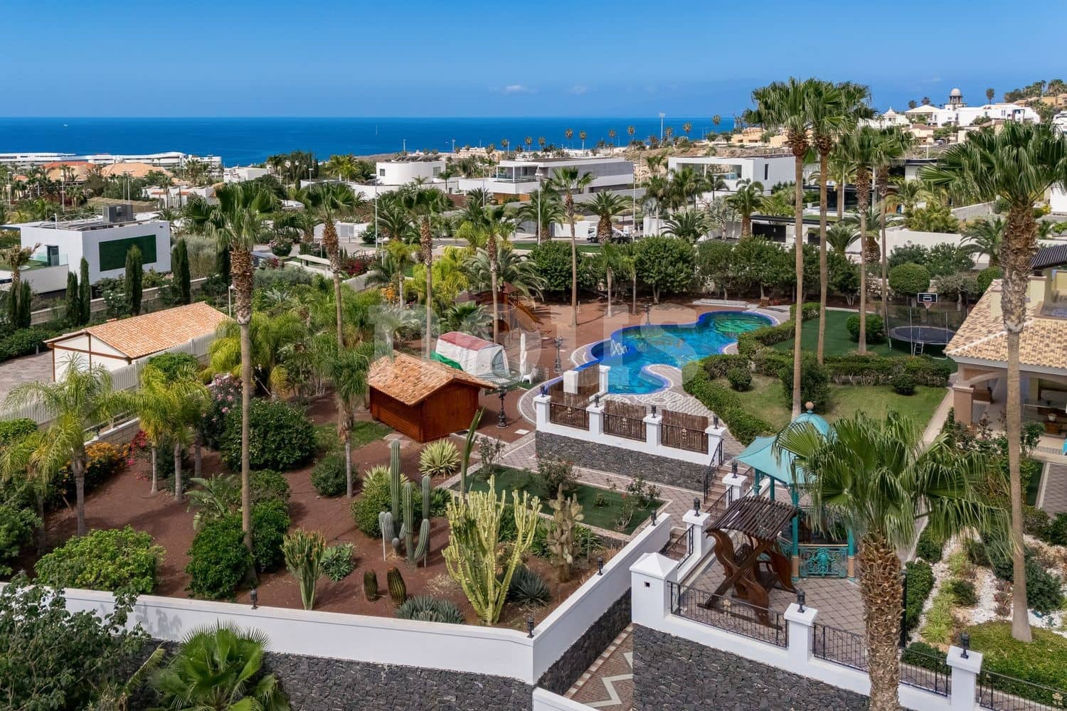 6 soverom Villa til salgs i La Caleta Adeje med svømmebasseng - € 13 750 000 (Ref: 8952205)