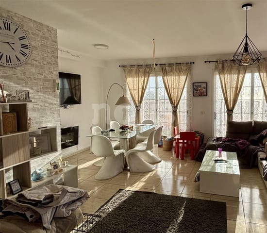 4 makuuhuone Rivitalo myytävänä paikassa Los Olivos, Adeje - 595 000 € (Ref: 8956450)