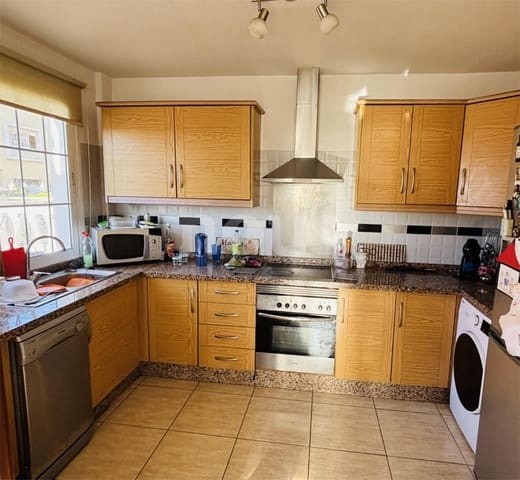 4 makuuhuone Rivitalo myytävänä paikassa Los Olivos, Adeje - 595 000 € (Ref: 8956450)