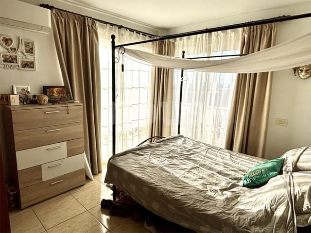 4 makuuhuone Rivitalo myytävänä paikassa Los Olivos, Adeje - 595 000 € (Ref: 8956450)