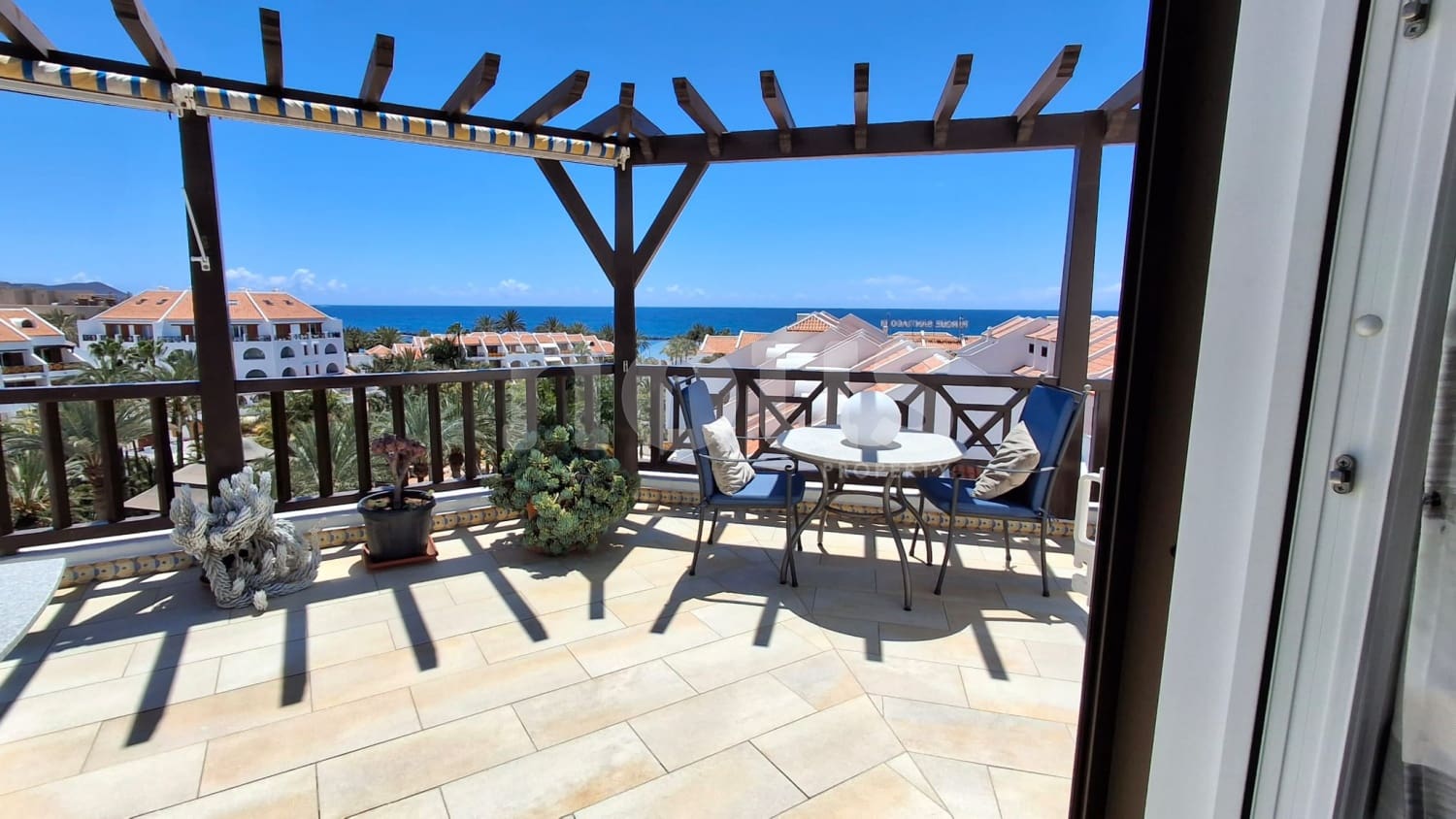 2 soveværelse Penthouse til salg i Playa de las Americas med swimmingpool - € 1.255.000 (Ref: 9046301)