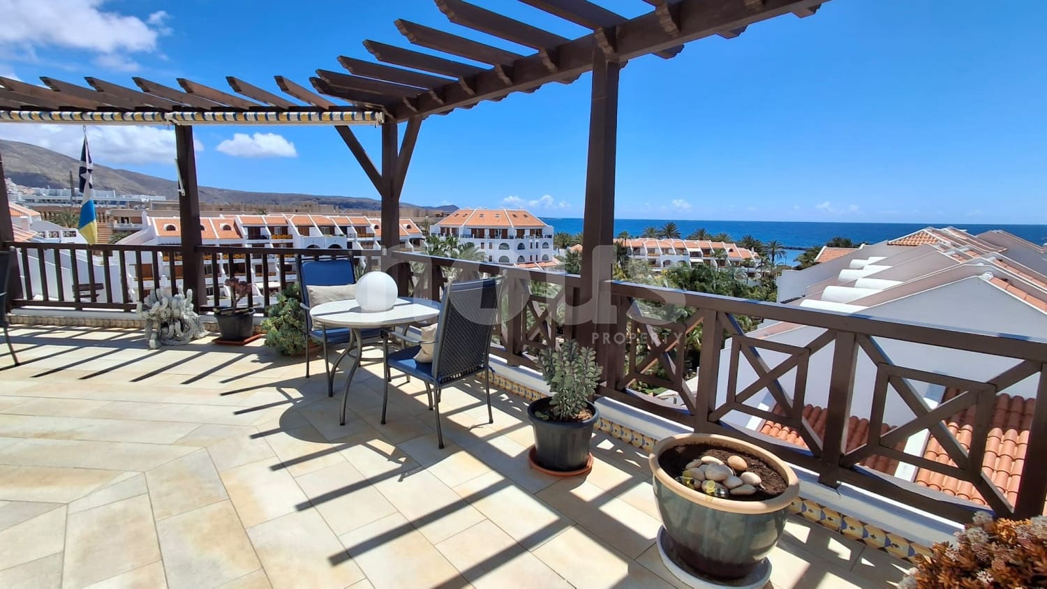 2 soveværelse Penthouse til salg i Playa de las Americas med swimmingpool - € 1.255.000 (Ref: 9046301)