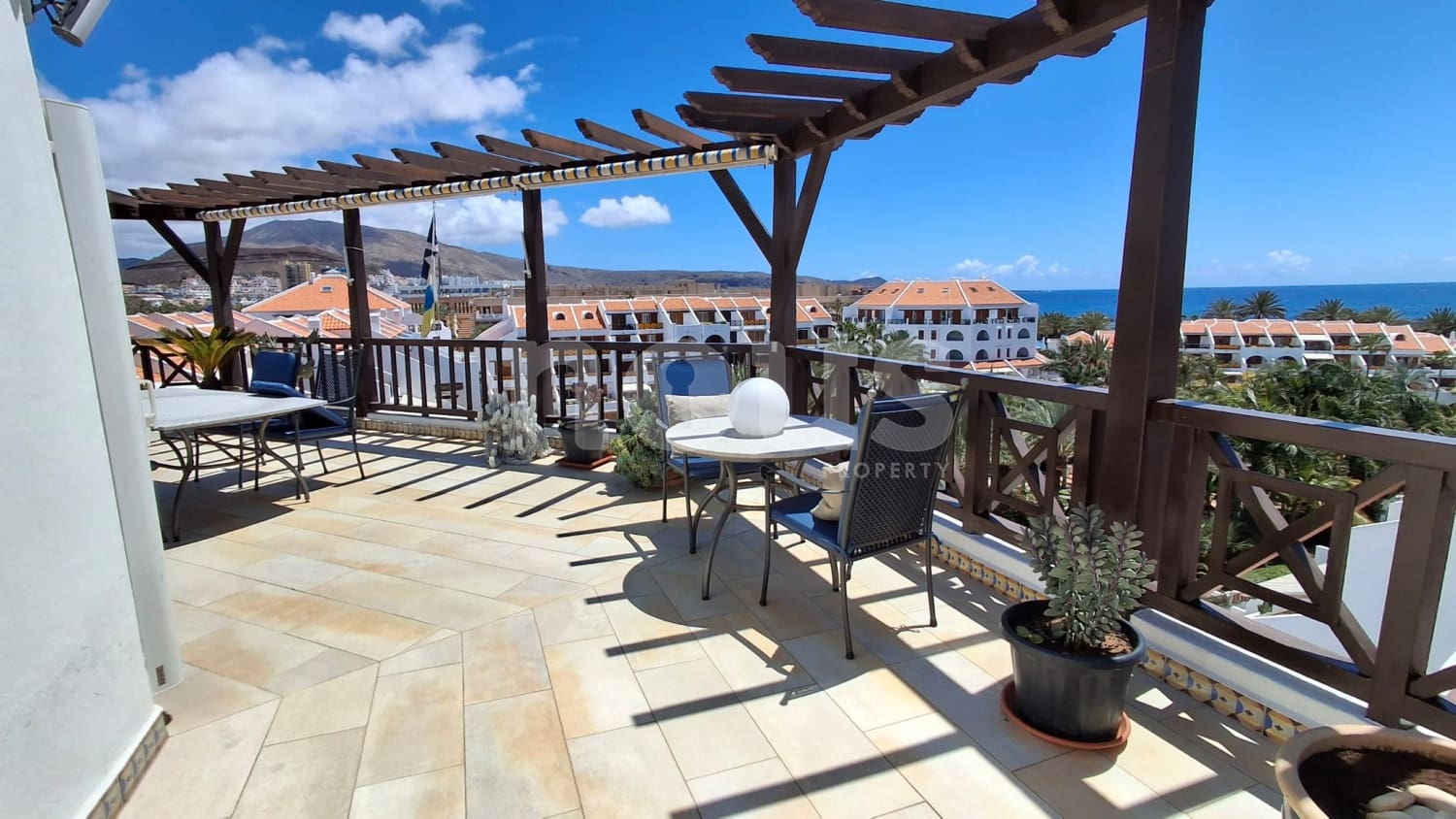 2 soveværelse Penthouse til salg i Playa de las Americas med swimmingpool - € 1.255.000 (Ref: 9046301)