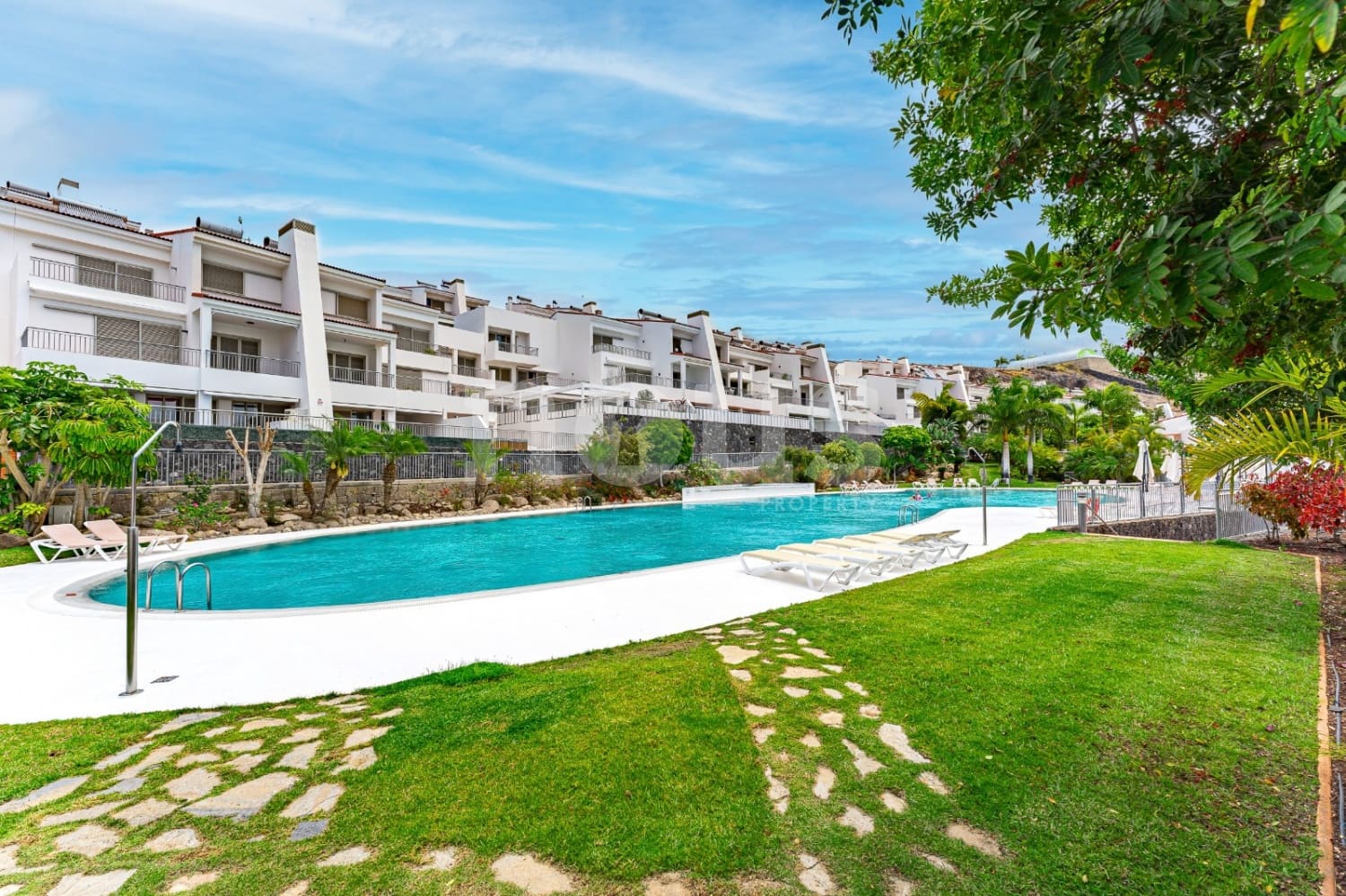 2 soveværelse Lejlighed til salg i La Caleta Adeje med swimmingpool - € 695.000 (Ref: 9075987)