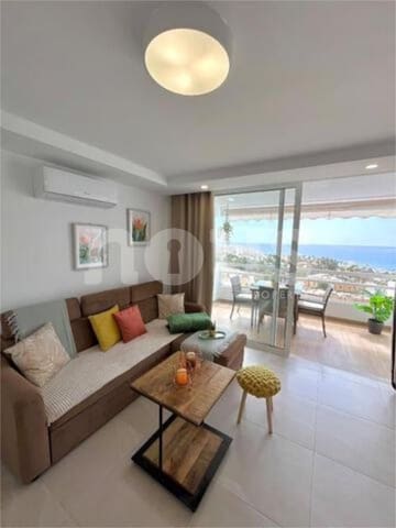 1 chambre Appartement à vendre à Playa de las Américas, Adeje avec piscine - 289 000 € (Ref: 9246071)