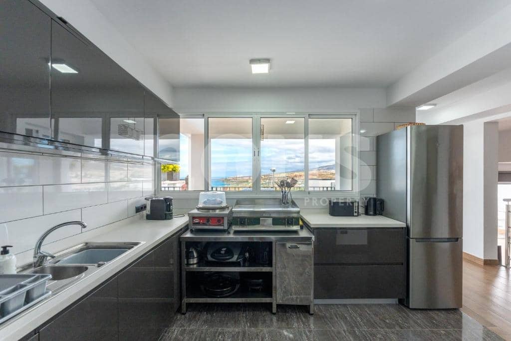 7 soverom Villa til salgs i Costa Adeje med svømmebasseng - € 1 995 000 (Ref: 9271424)