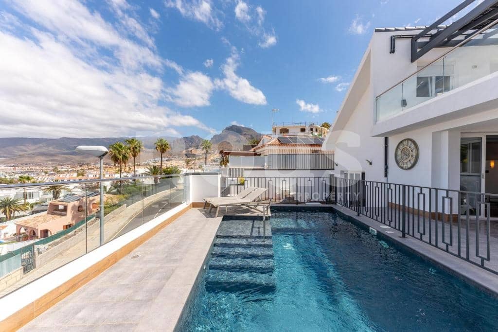 7 soverom Villa til salgs i Costa Adeje med svømmebasseng - € 1 995 000 (Ref: 9271424)