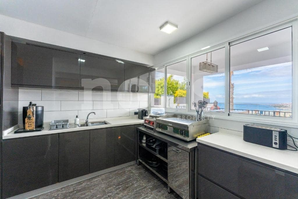 7 soverom Villa til salgs i Costa Adeje med svømmebasseng - € 1 995 000 (Ref: 9271424)