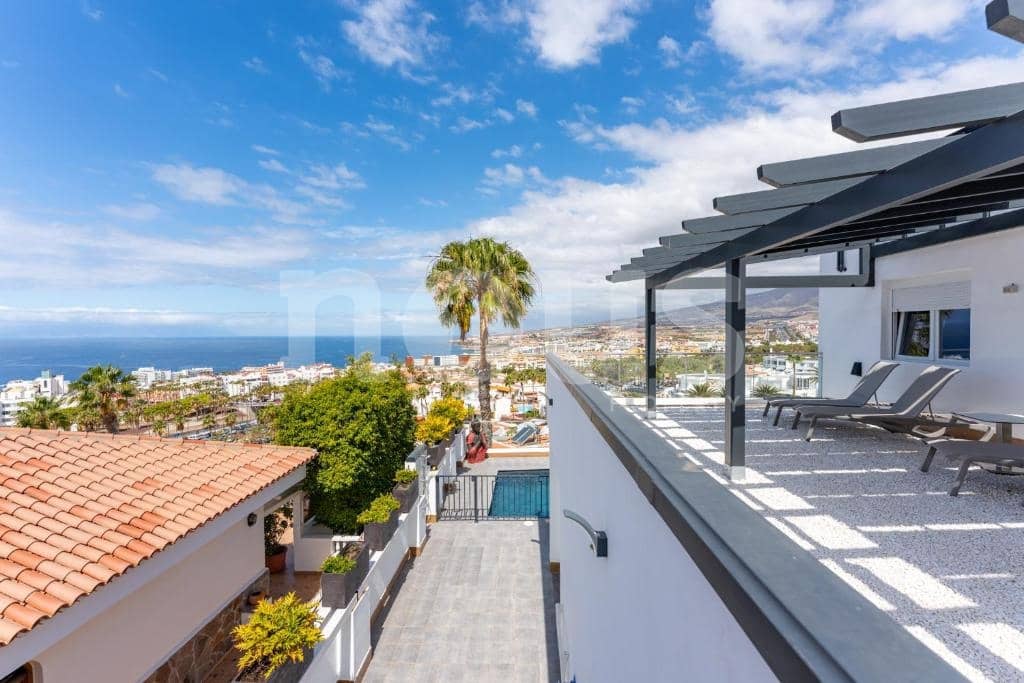 7 soverom Villa til salgs i Costa Adeje med svømmebasseng - € 1 995 000 (Ref: 9271424)