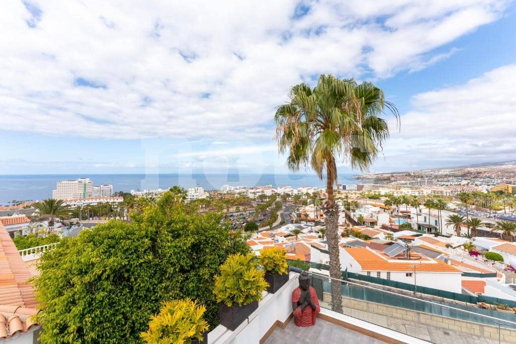 7 soverom Villa til salgs i Costa Adeje med svømmebasseng - € 1 995 000 (Ref: 9271424)