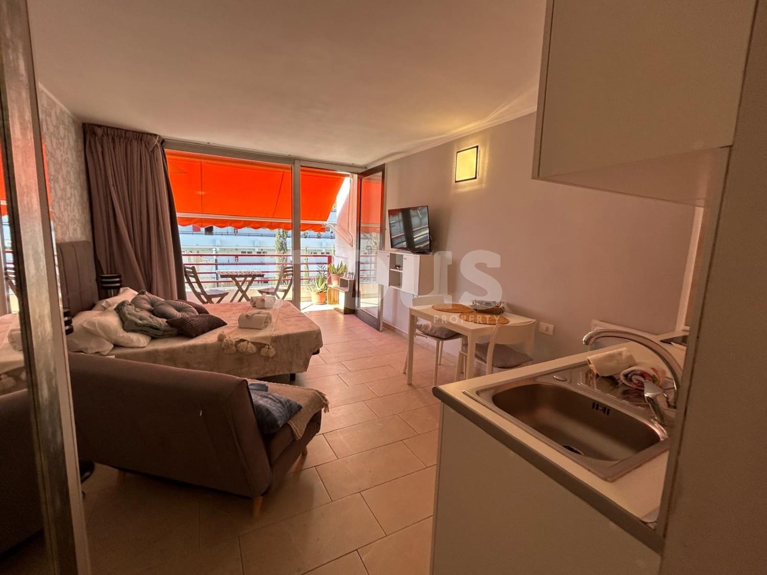 Estúdio para venda em Costa Adeje com piscina - 240 000 € (Ref: 9293941)