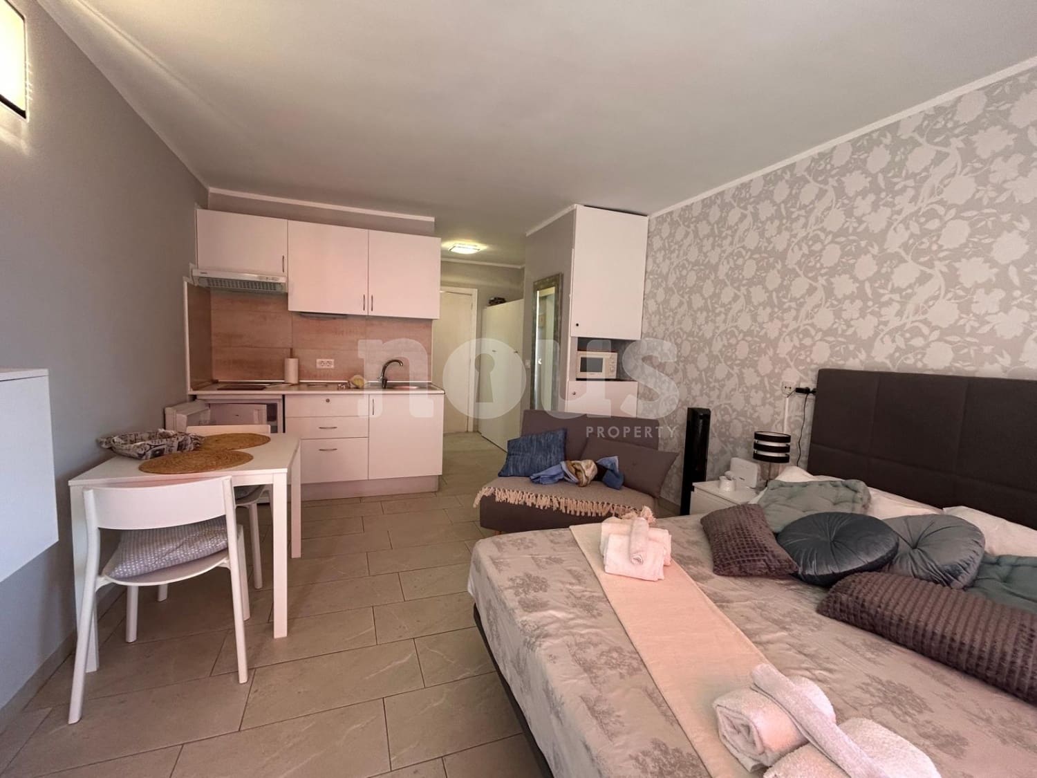 Estúdio para venda em Costa Adeje com piscina - 240 000 € (Ref: 9293941)