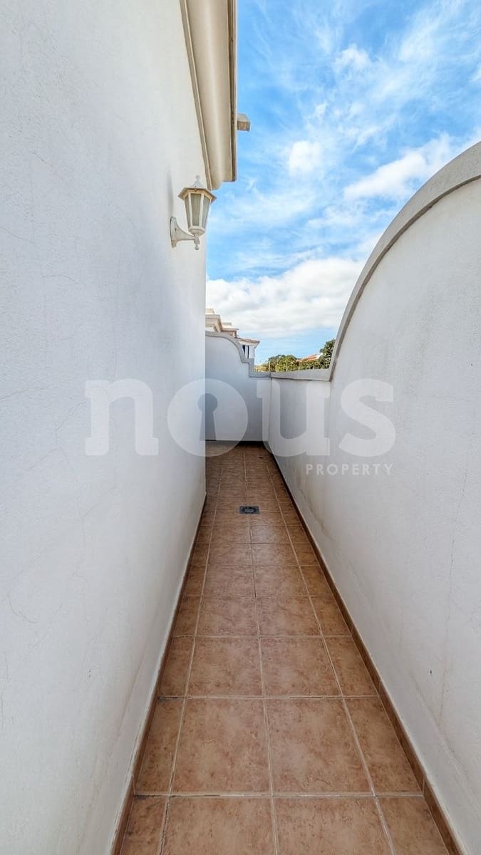 2 bedroom Penthouse for sale in Llano del Camello with pool - € 439,000 (Ref: 9428139)