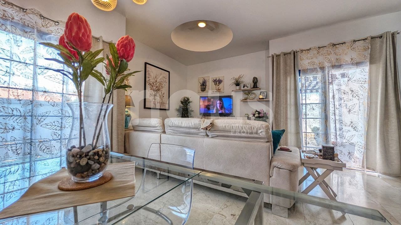 2 bedroom Penthouse for sale in Llano del Camello with pool - € 439,000 (Ref: 9428139)