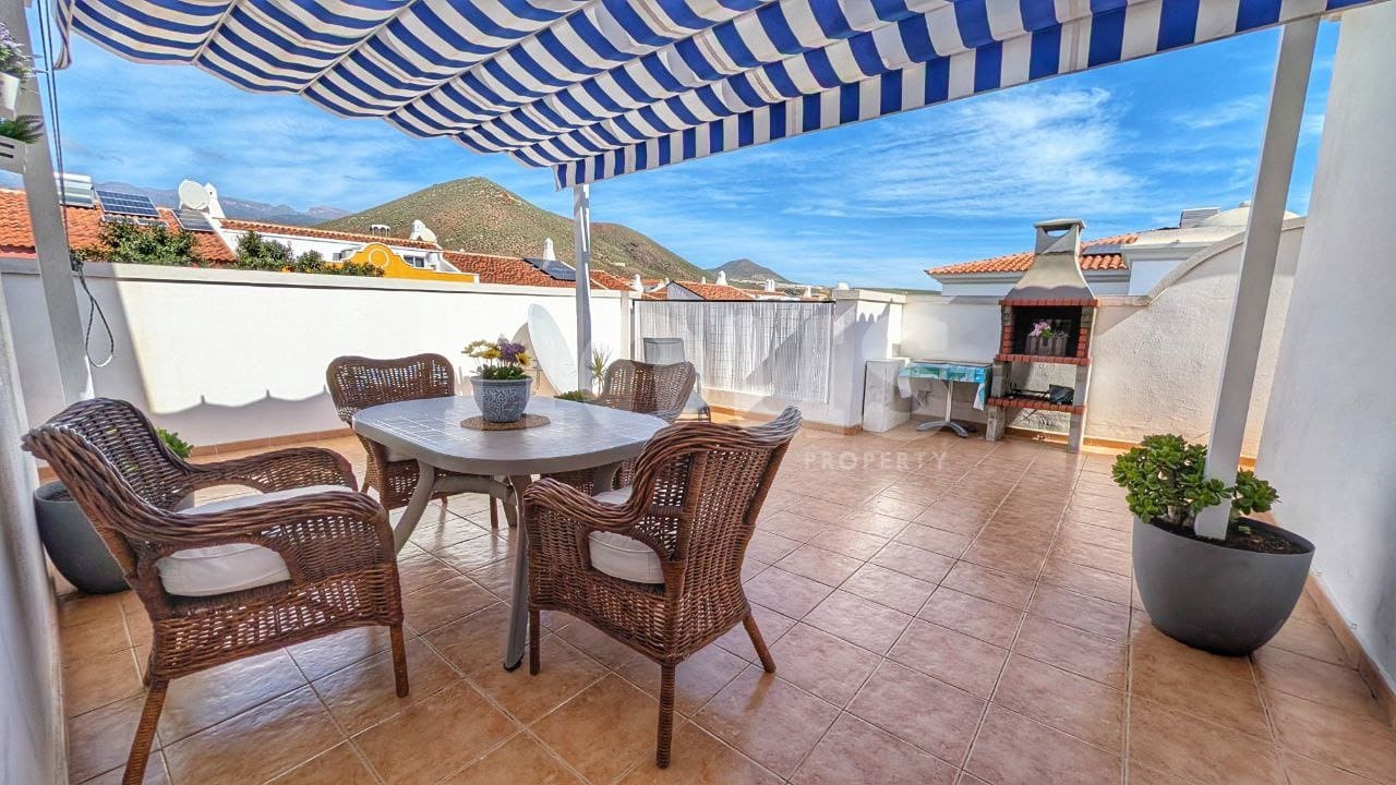 2 bedroom Penthouse for sale in Llano del Camello with pool - € 439,000 (Ref: 9428139)