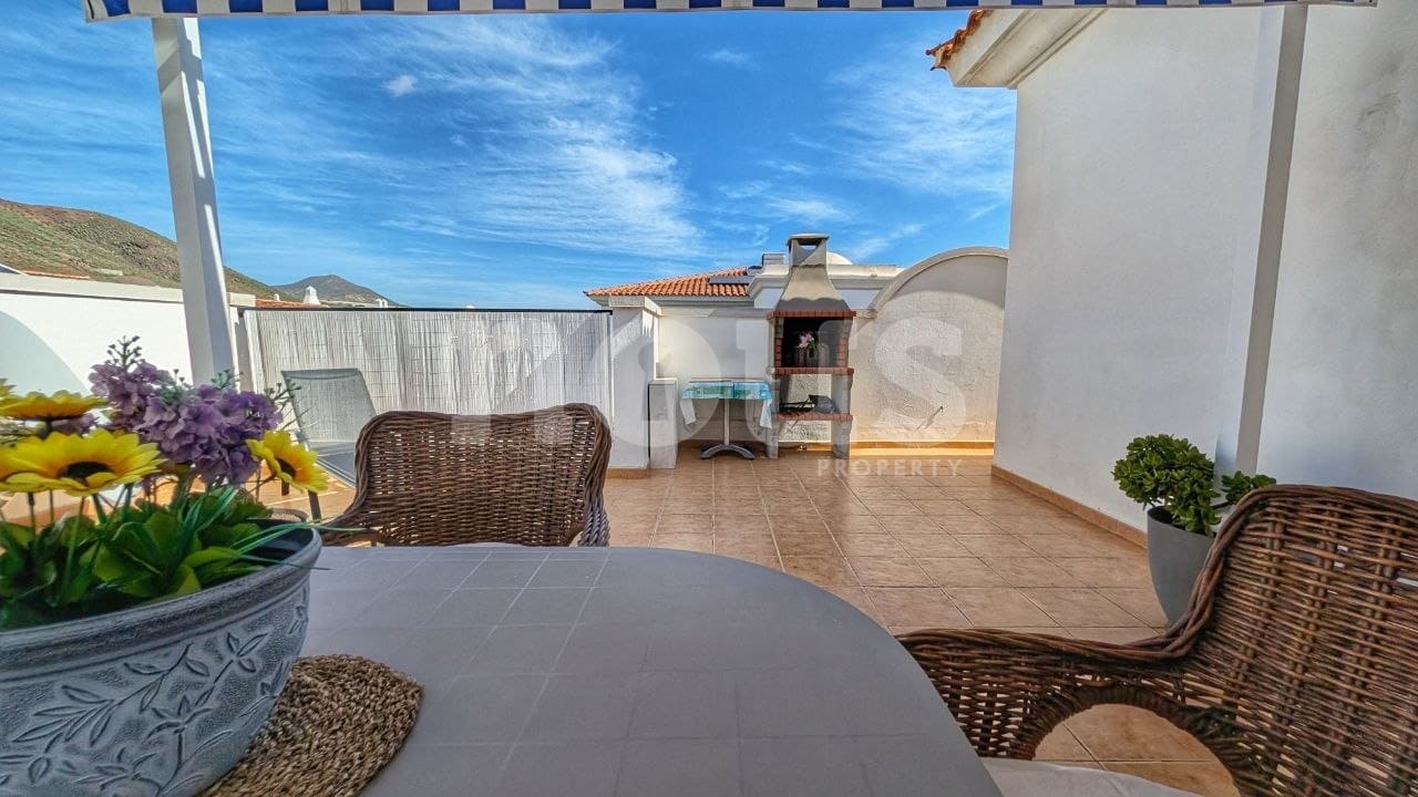 2 bedroom Penthouse for sale in Llano del Camello with pool - € 439,000 (Ref: 9428139)