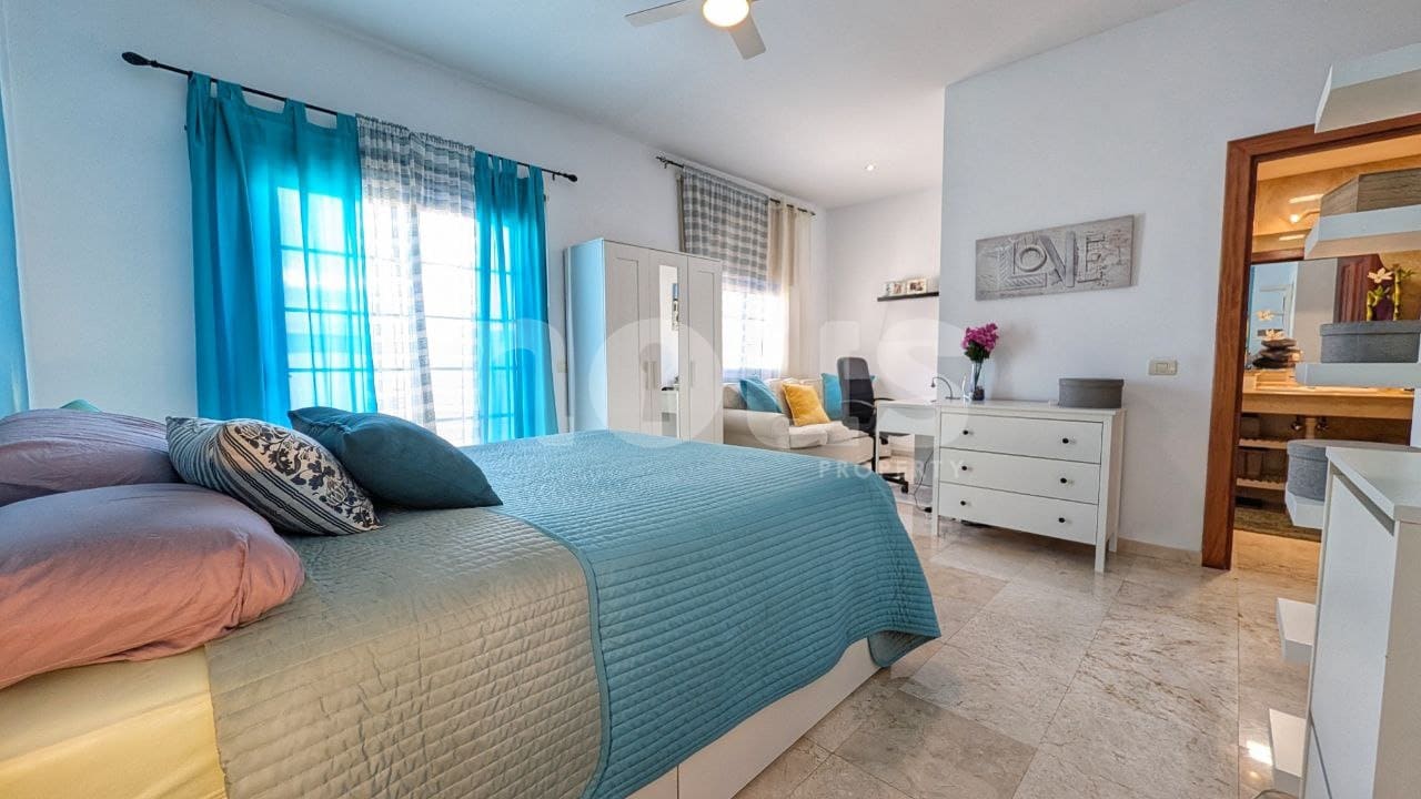 2 bedroom Penthouse for sale in Llano del Camello with pool - € 439,000 (Ref: 9428139)