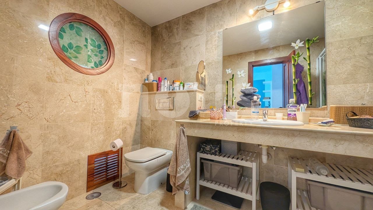 2 bedroom Penthouse for sale in Llano del Camello with pool - € 439,000 (Ref: 9428139)