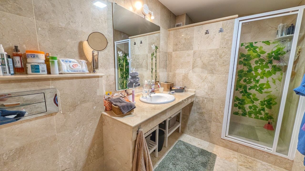 2 bedroom Penthouse for sale in Llano del Camello with pool - € 439,000 (Ref: 9428139)