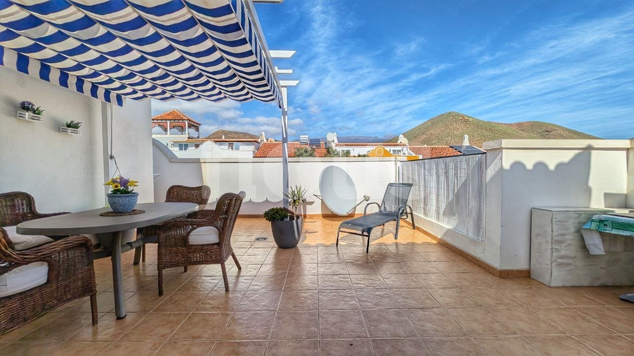 2 bedroom Penthouse for sale in Llano del Camello with pool - € 439,000 (Ref: 9428139)