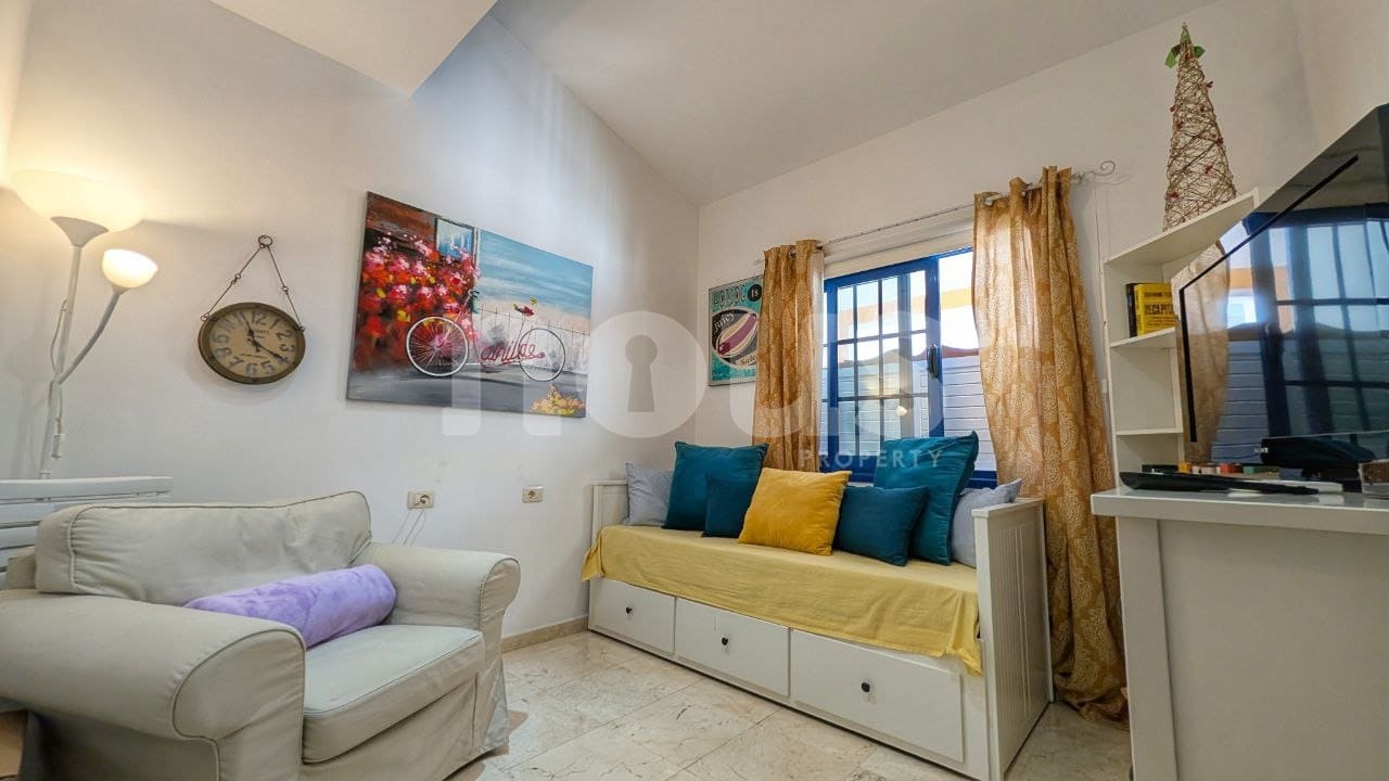 2 bedroom Penthouse for sale in Llano del Camello with pool - € 439,000 (Ref: 9428139)