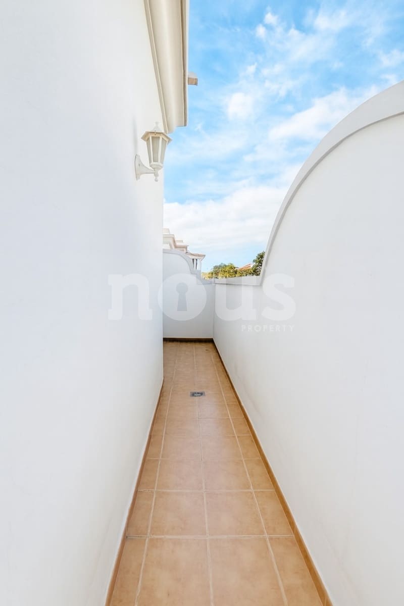 2 bedroom Penthouse for sale in Llano del Camello with pool garage - € 399,990 (Ref: 9428139)