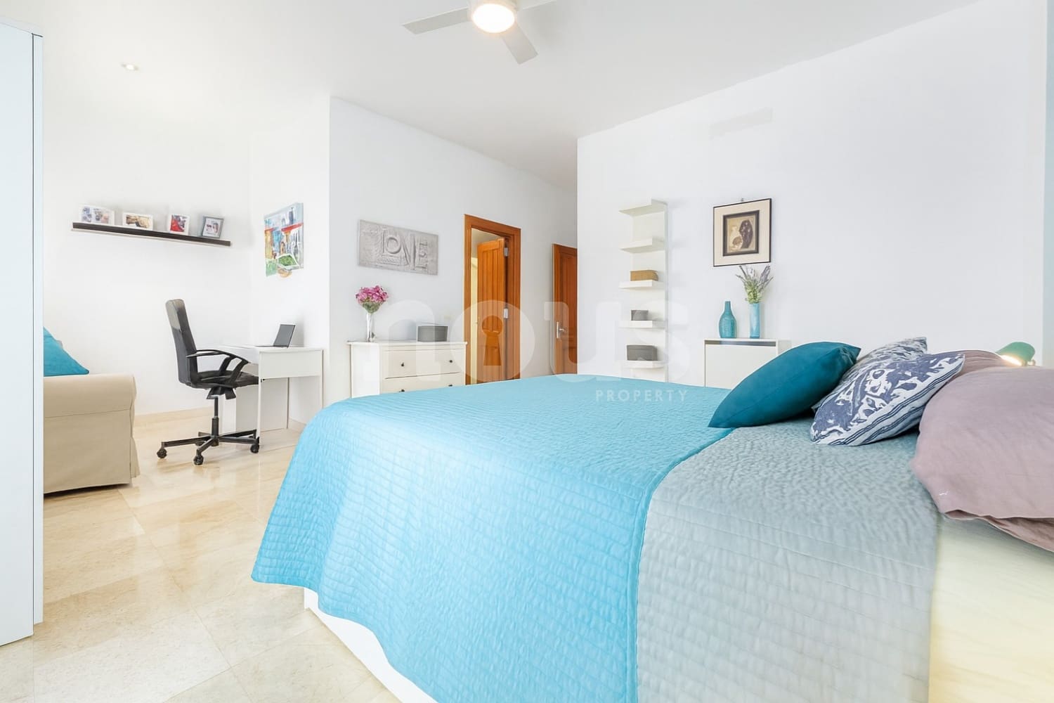 2 bedroom Penthouse for sale in Llano del Camello with pool garage - € 399,990 (Ref: 9428139)