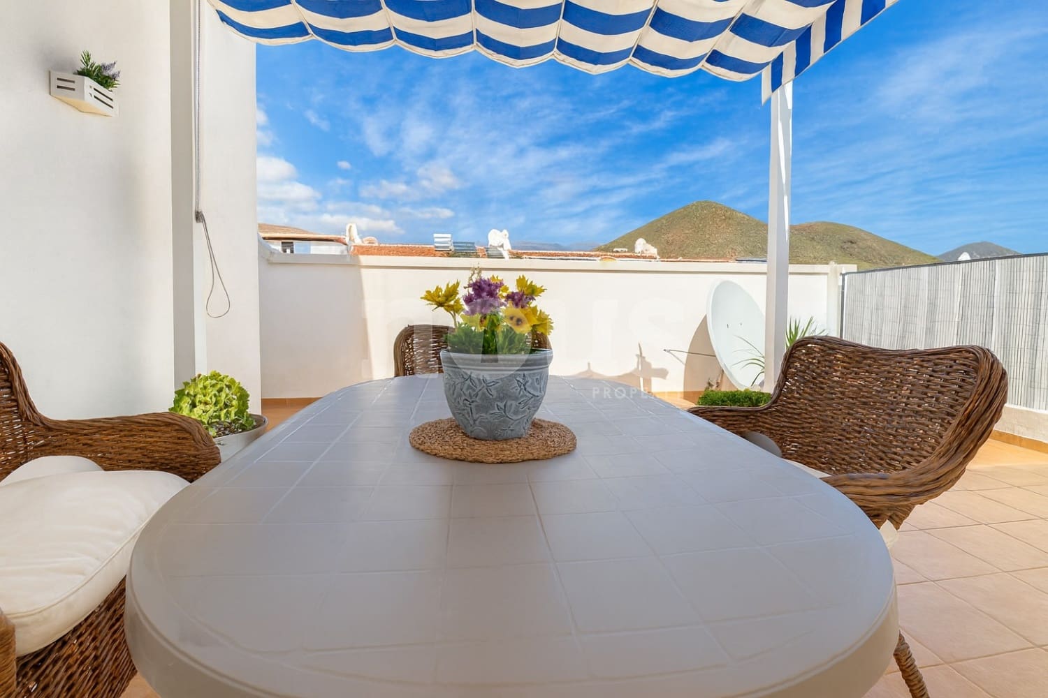 2 bedroom Penthouse for sale in Llano del Camello with pool garage - € 399,990 (Ref: 9428139)
