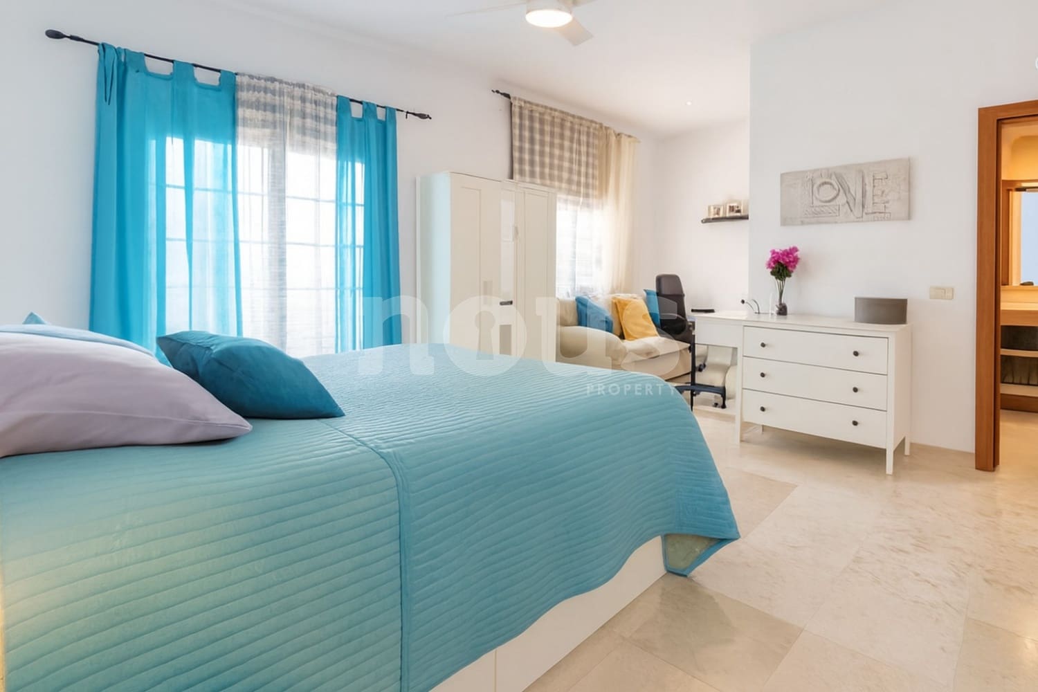 2 bedroom Penthouse for sale in Llano del Camello with pool garage - € 399,990 (Ref: 9428139)