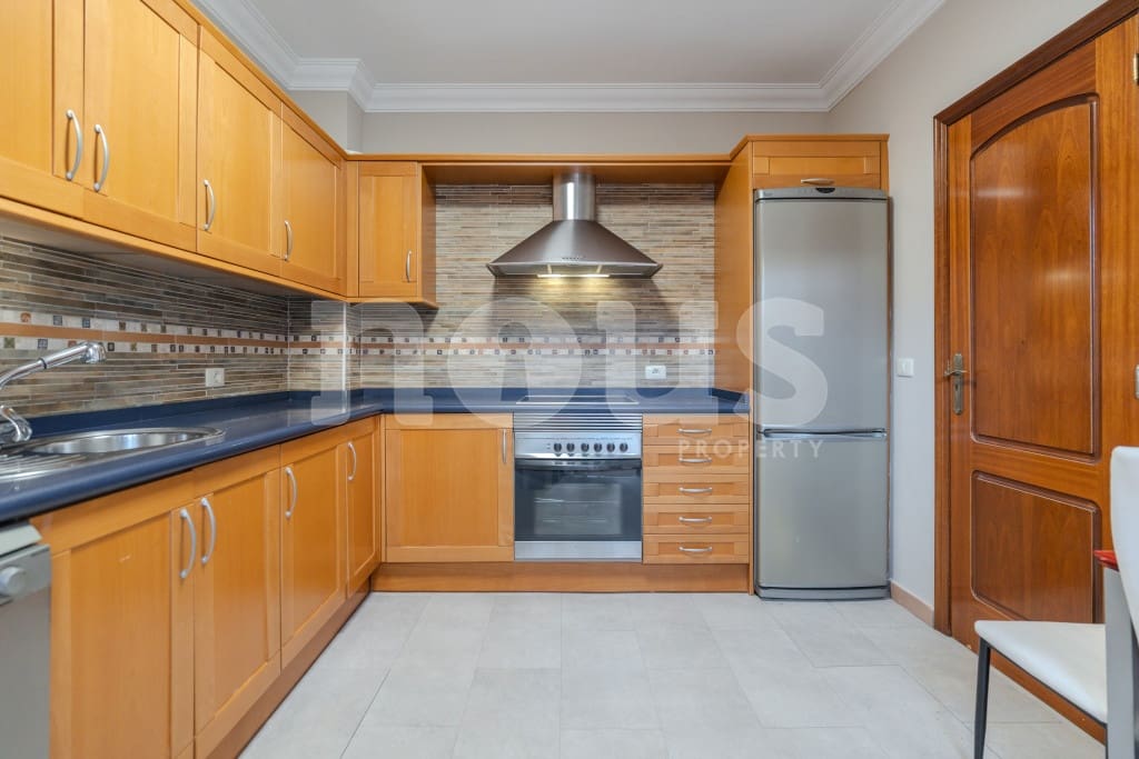 3 soverom Rekkehus til salgs i Playa del Duque med svømmebasseng - € 1 280 000 (Ref: 9469893)