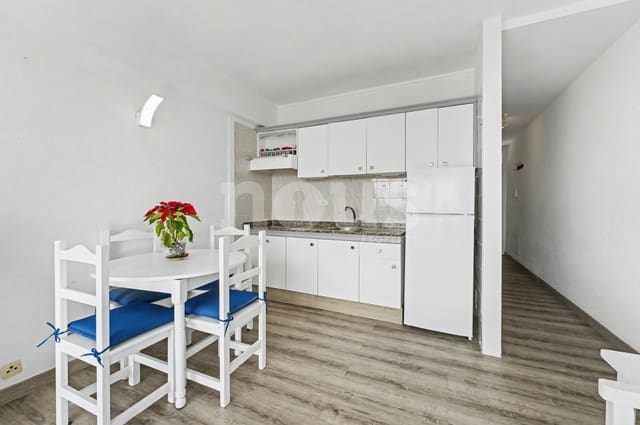 1 makuuhuone Kattohuoneisto myytävänä paikassa Playa de las Américas, Adeje mukana uima-altaan - 280 000 € (Ref: 9481598)