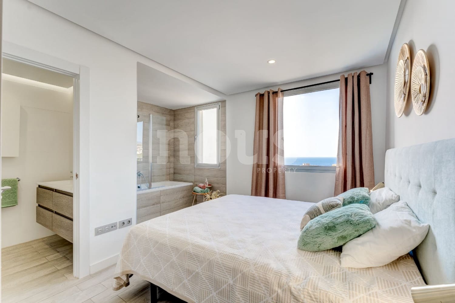 3 makuuhuone Huoneisto myytävänä paikassa Playa Paraiso mukana uima-altaan - 690 000 € (Ref: 9490870)