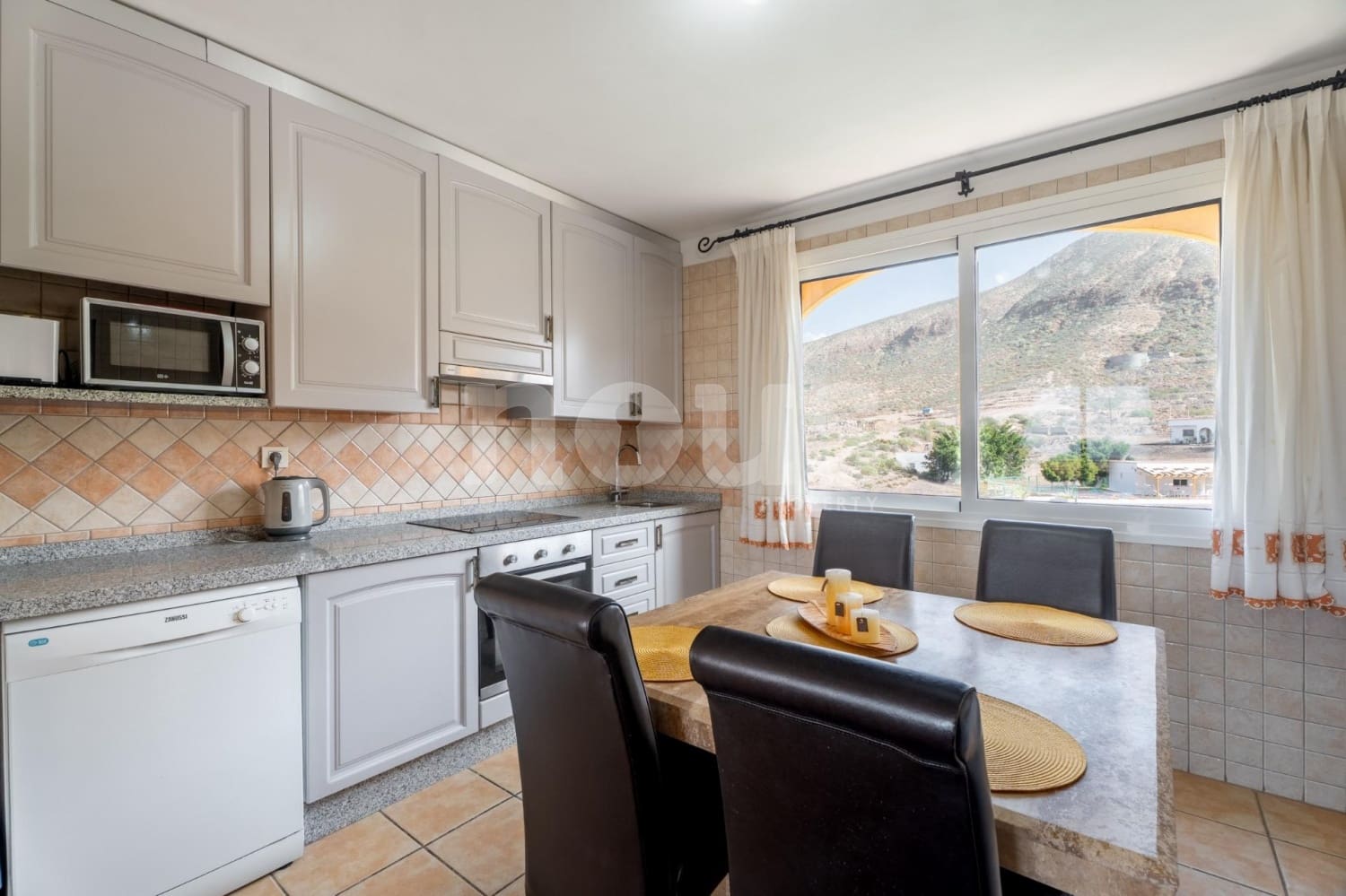 2 sypialnia Penthouse na sprzedaż w Los Cristianos z basenem - 587 000 € (Ref: 9593297)