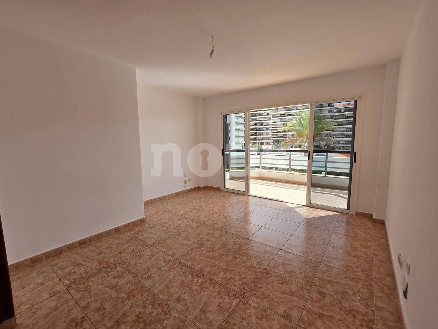 2 Zimmer Apartment zu verkaufen in Los Cristianos mit Pool - 380.000 € (Ref: 9593298)