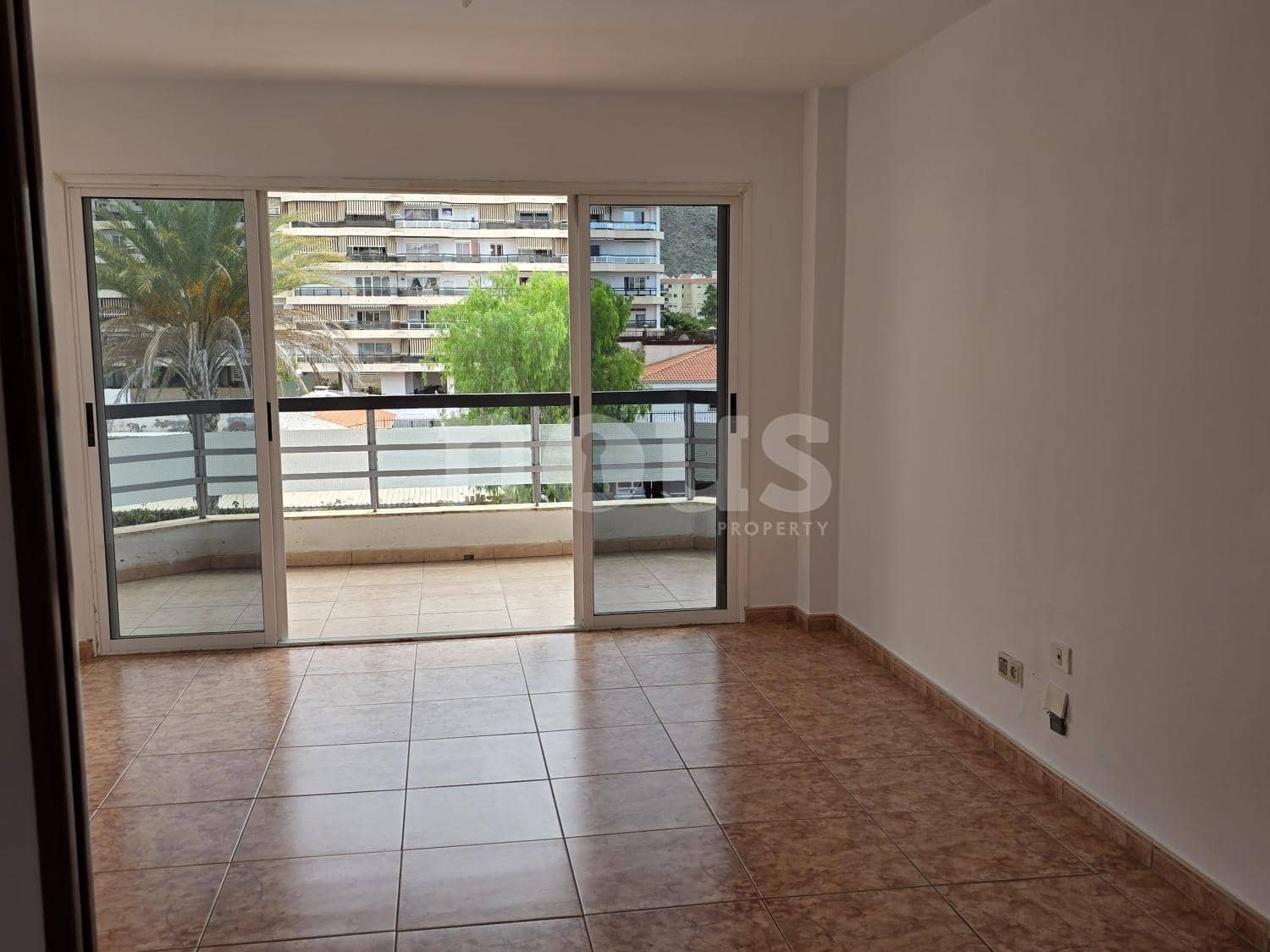 2 Zimmer Apartment zu verkaufen in Los Cristianos mit Pool - 380.000 € (Ref: 9593298)