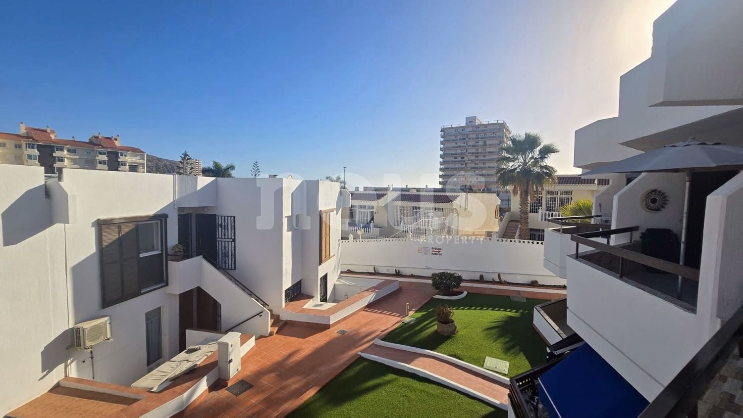 2 soveværelse Lejlighed til salg i Los Cristianos med swimmingpool - € 335.000 (Ref: 9632863)