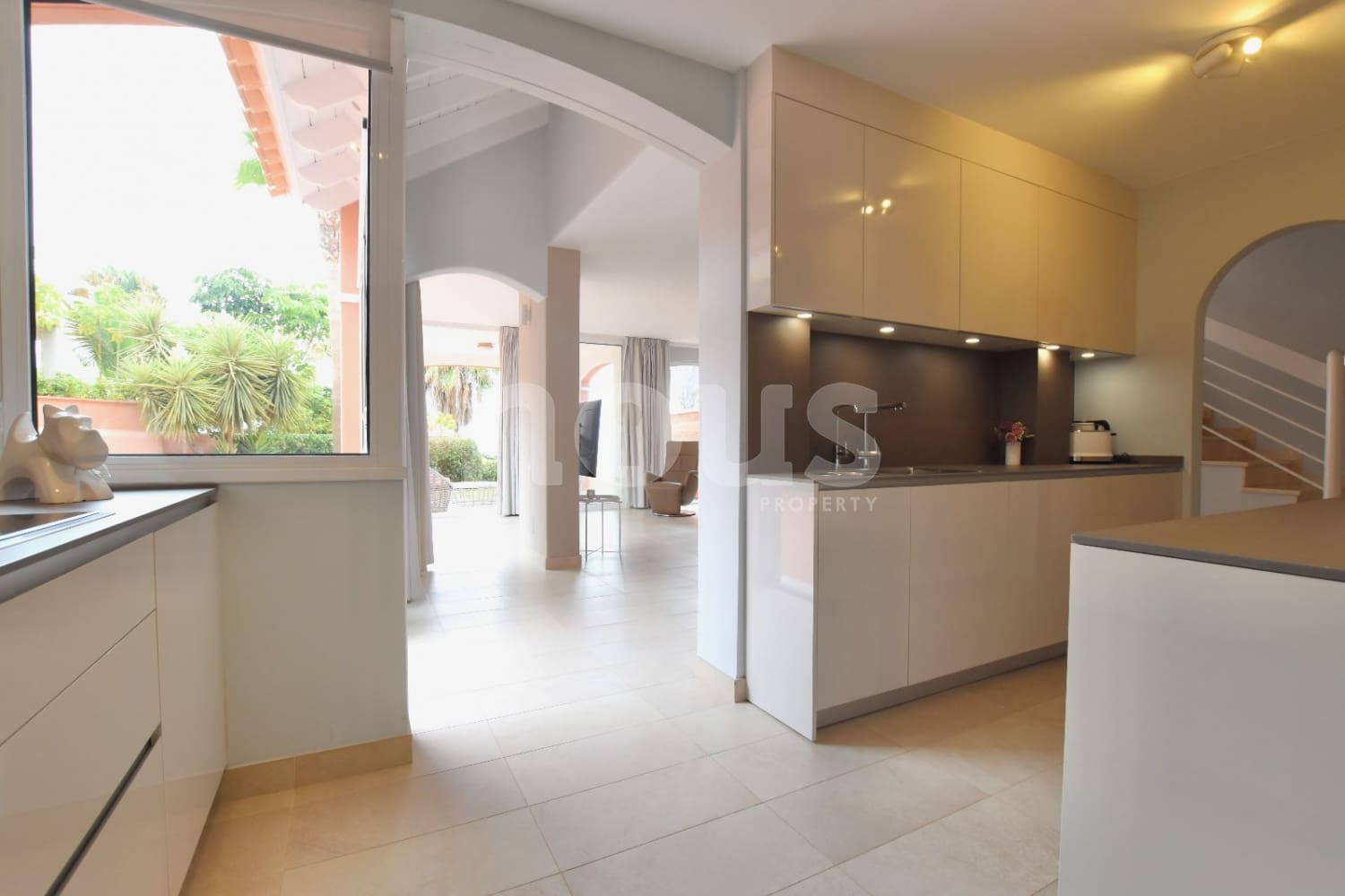 Chalet de 3 habitaciones en Costa Adeje en venta con piscina - 1.290.000 € (Ref: 9646365)