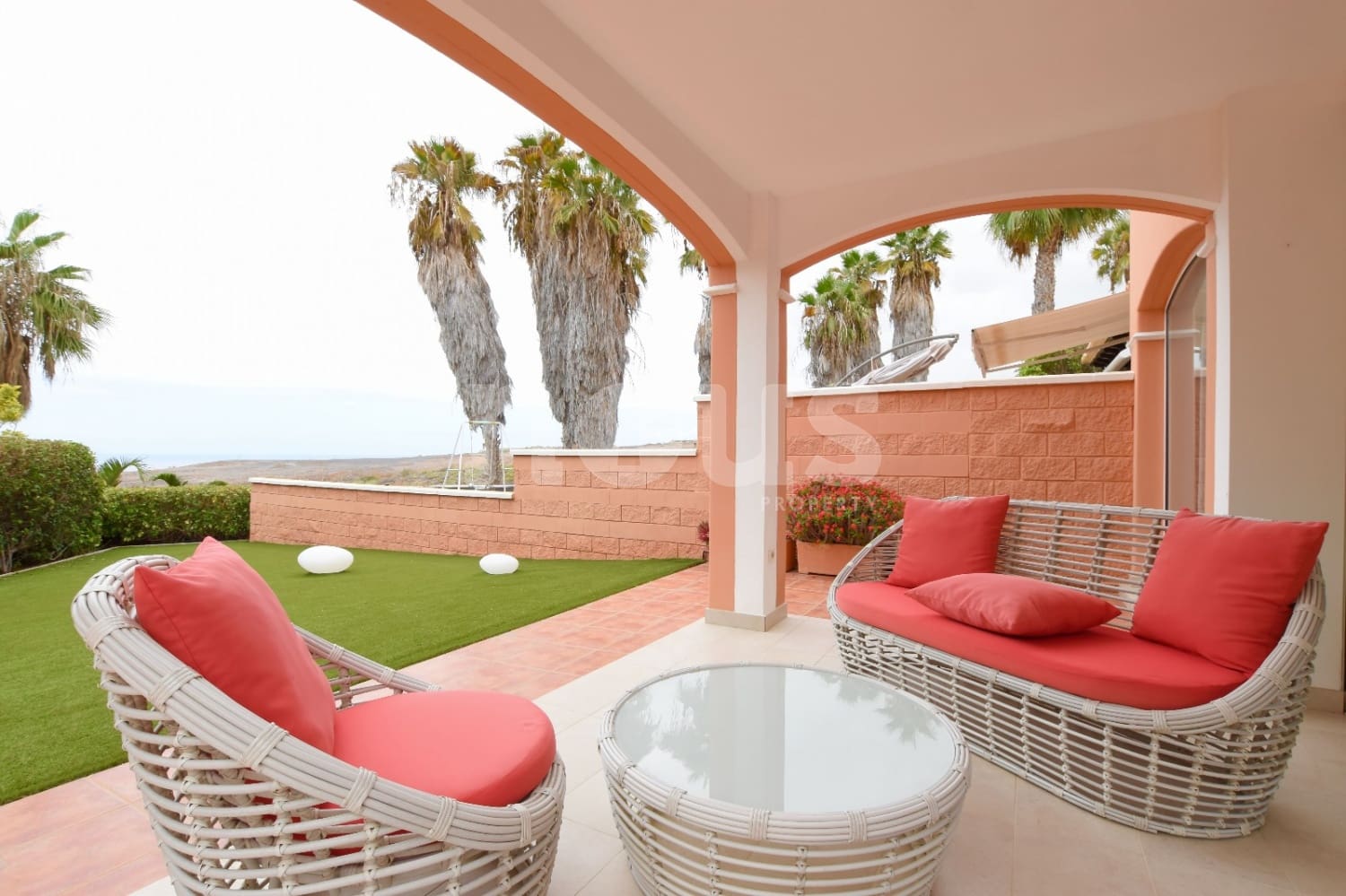 Chalet de 3 habitaciones en Costa Adeje en venta con piscina - 1.290.000 € (Ref: 9646365)