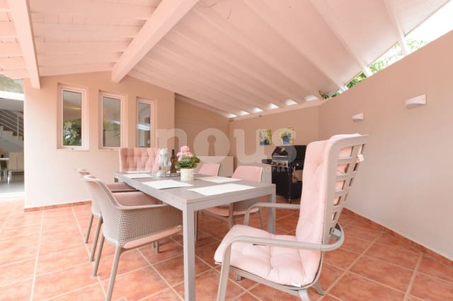 Chalet de 3 habitaciones en La Caleta Adeje, Adeje en venta con piscina - 1.290.000 € (Ref: 9646365)