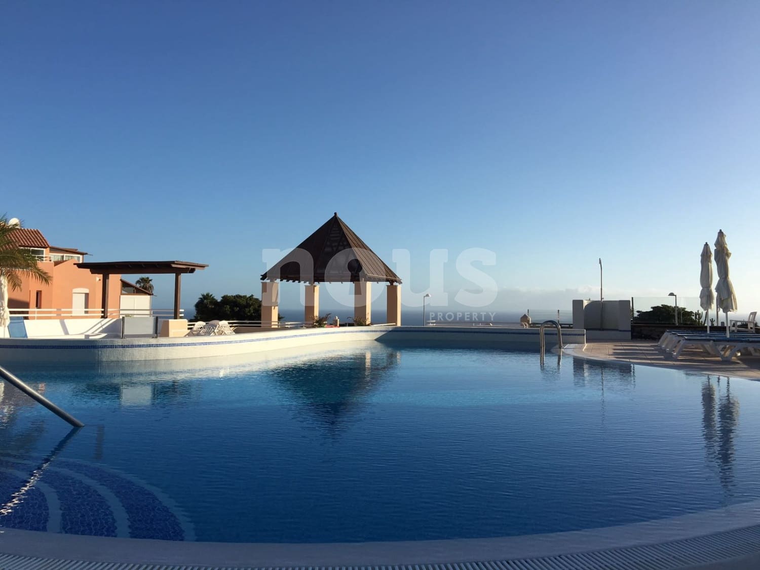 Chalet de 3 habitaciones en Costa Adeje en venta con piscina - 1.290.000 € (Ref: 9646365)