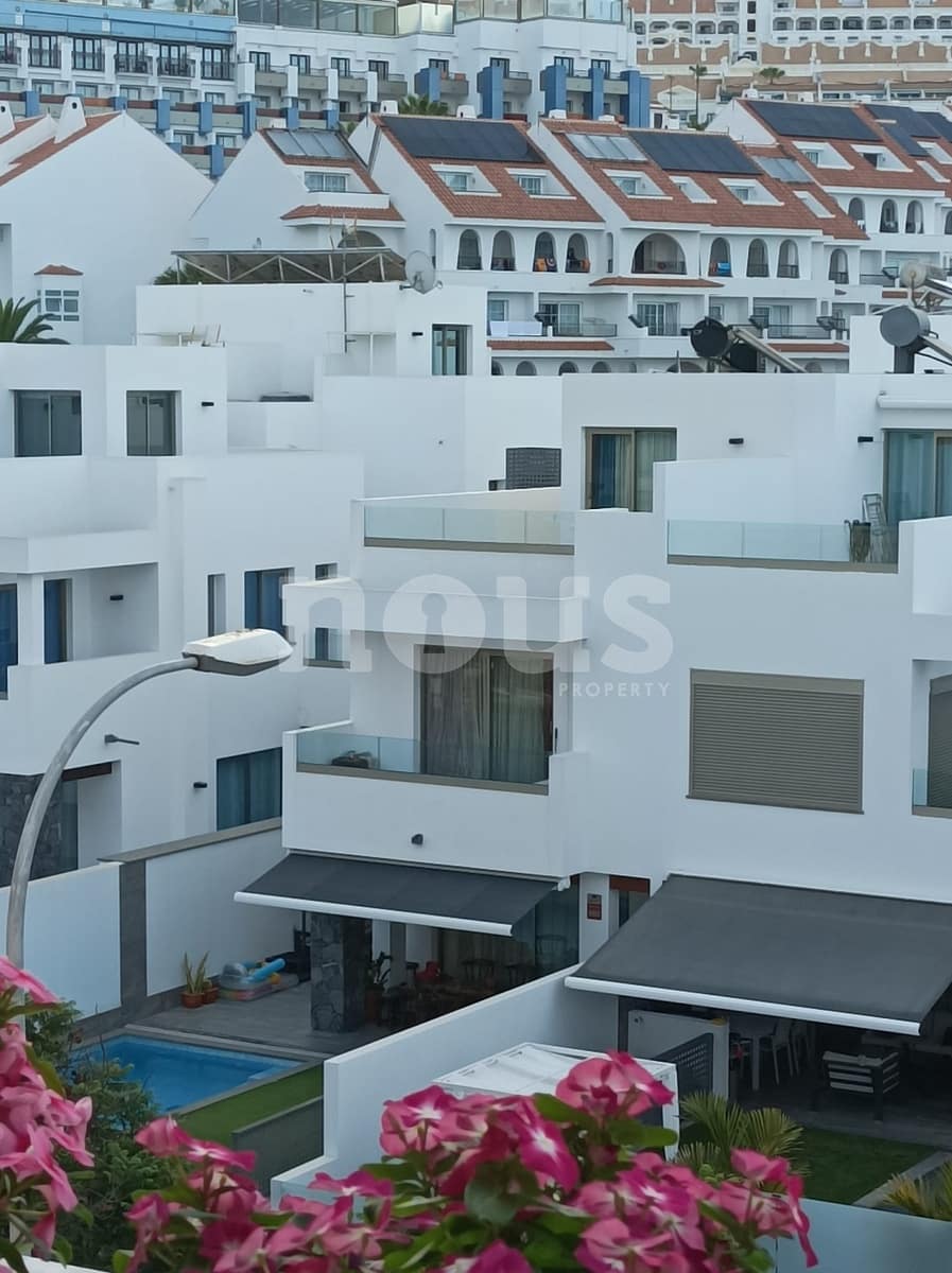 Ático de 1 habitación en Los Cristianos en venta con piscina - 299.950 € (Ref: 9709053)