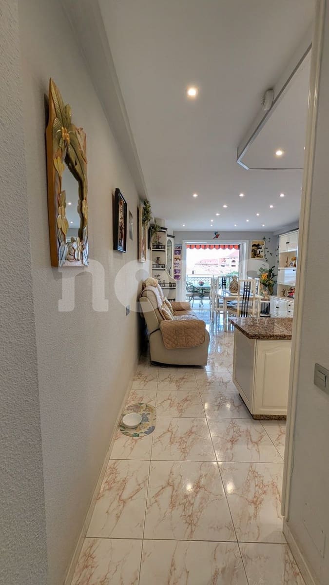 2 slaapkamer Appartement te koop in Playa de las Americas met zwembad - € 750.000 (Ref: 9711045)