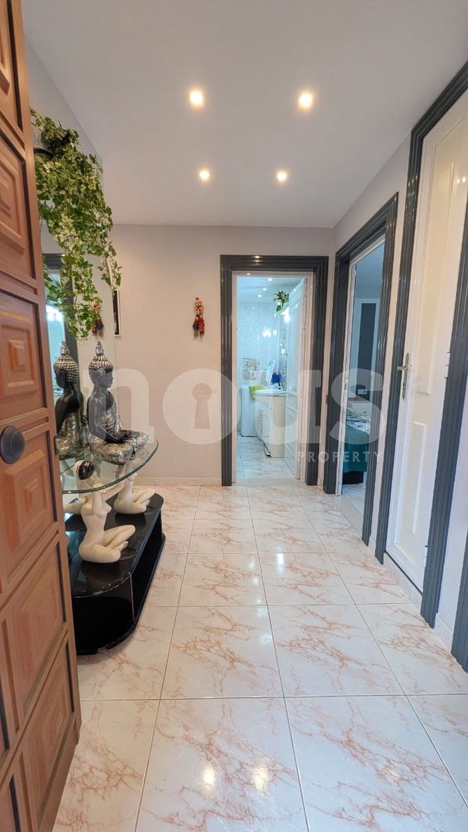 2 slaapkamer Appartement te koop in Playa de las Americas met zwembad - € 750.000 (Ref: 9711045)