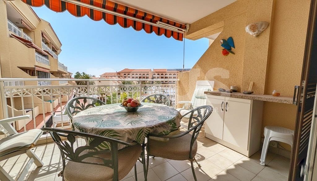 2 slaapkamer Appartement te koop in Playa de las Americas met zwembad - € 750.000 (Ref: 9711045)